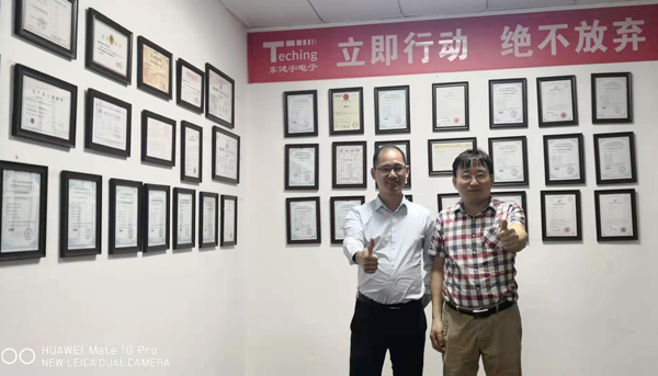 宏利连接器与东健宇领导人邹东健合影