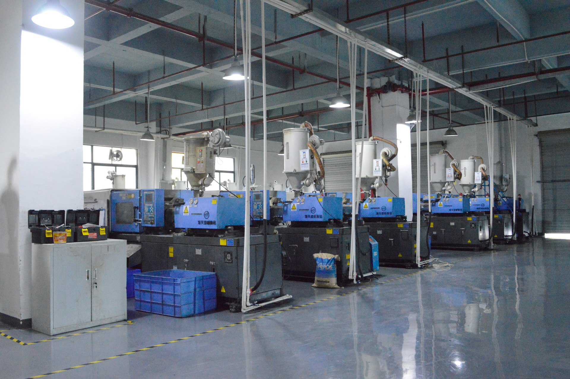 宏利电子-注塑机